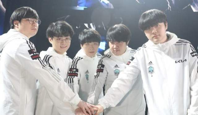 阿夫迪亚连续5场25+5+5，追平利拉德保持的队史纪录