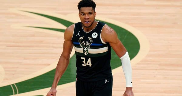 首节哑火随后迅速调整，里夫斯背靠背两战轰下80分