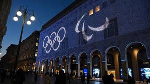 老虎机连赢错觉：为何高频小奖比一次大奖更具黏性？（连胜幻象揭秘：为什么老虎机的高频小额中奖比一次性大奖更能黏住玩家？）